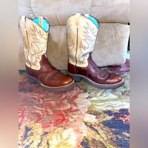 Woman’s Ariat’s Boots size 9.5 like new